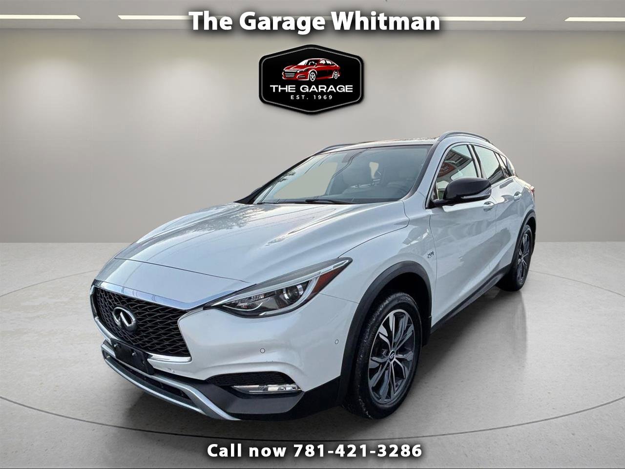 Used 2018 INFINITI QX30 Premium w/ Navigation Package image 1