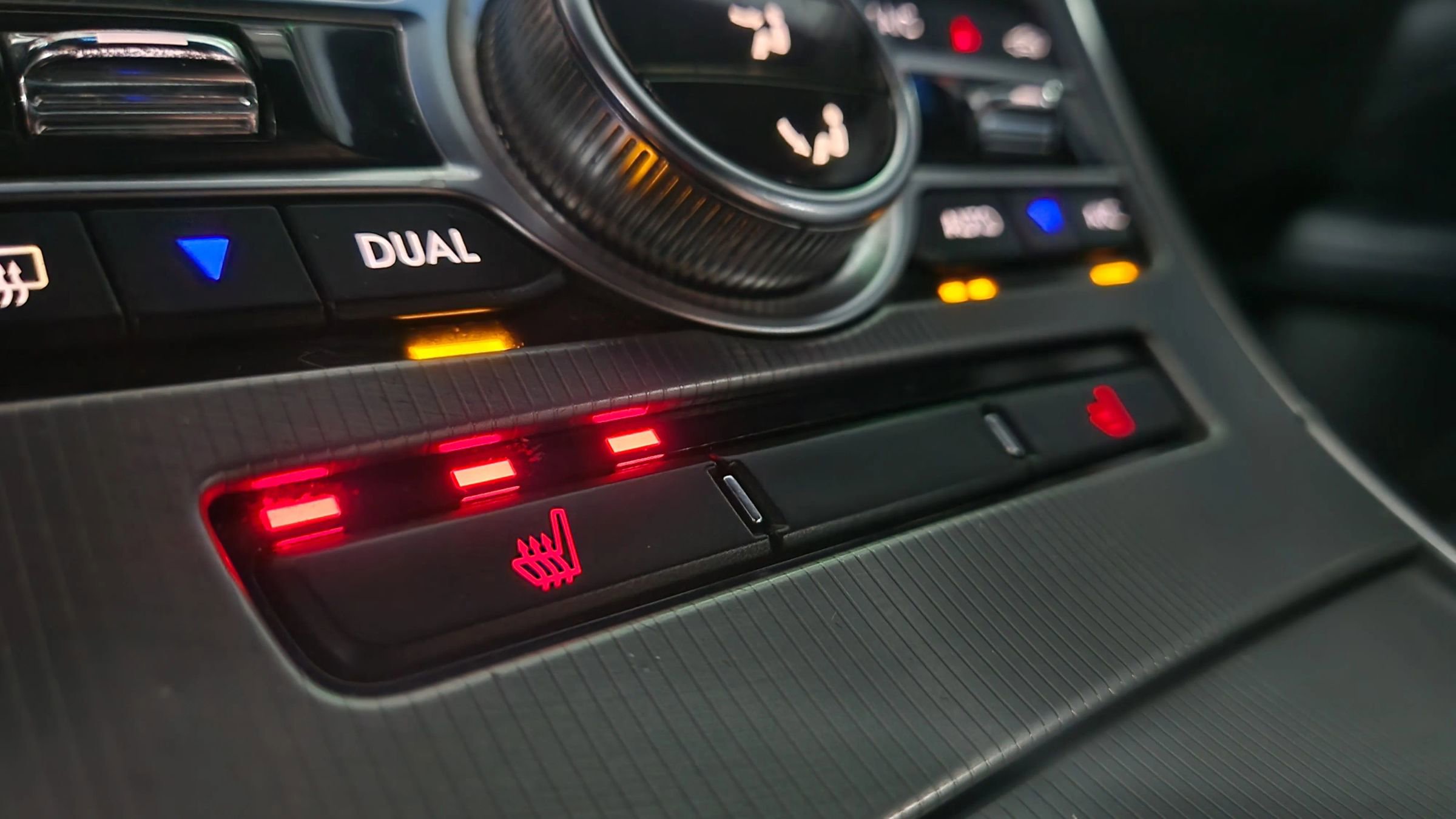 Used 2020 Lincoln MKZ image 33