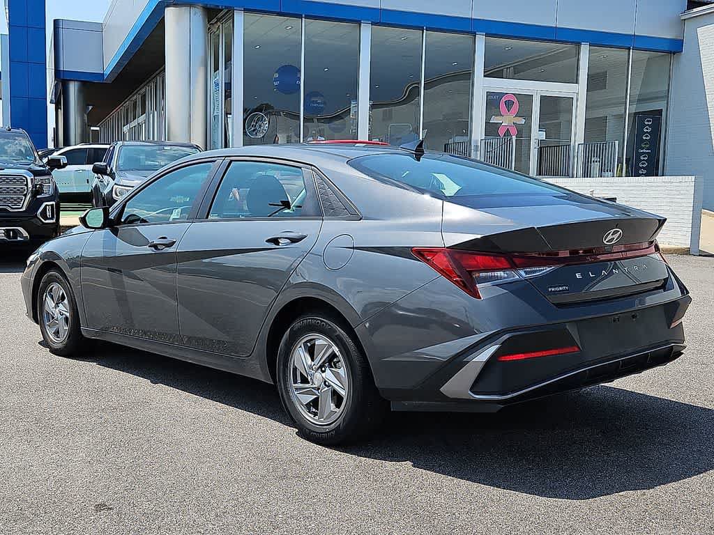 Used 2024 Hyundai Elantra SE FWD image 6