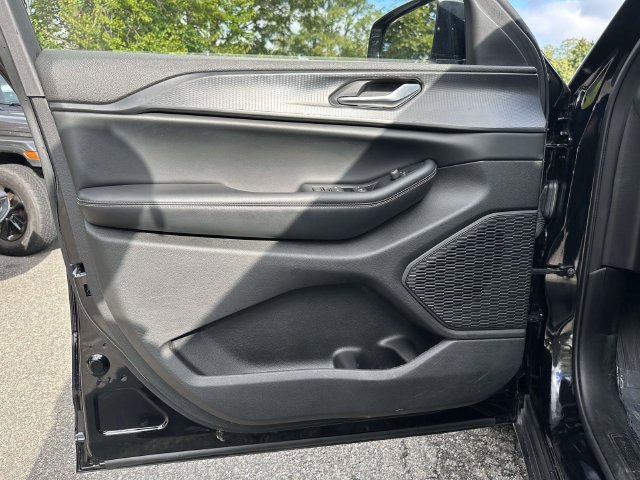 Certified 2023 Jeep Grand Cherokee Altitude AWD/4WD image 13