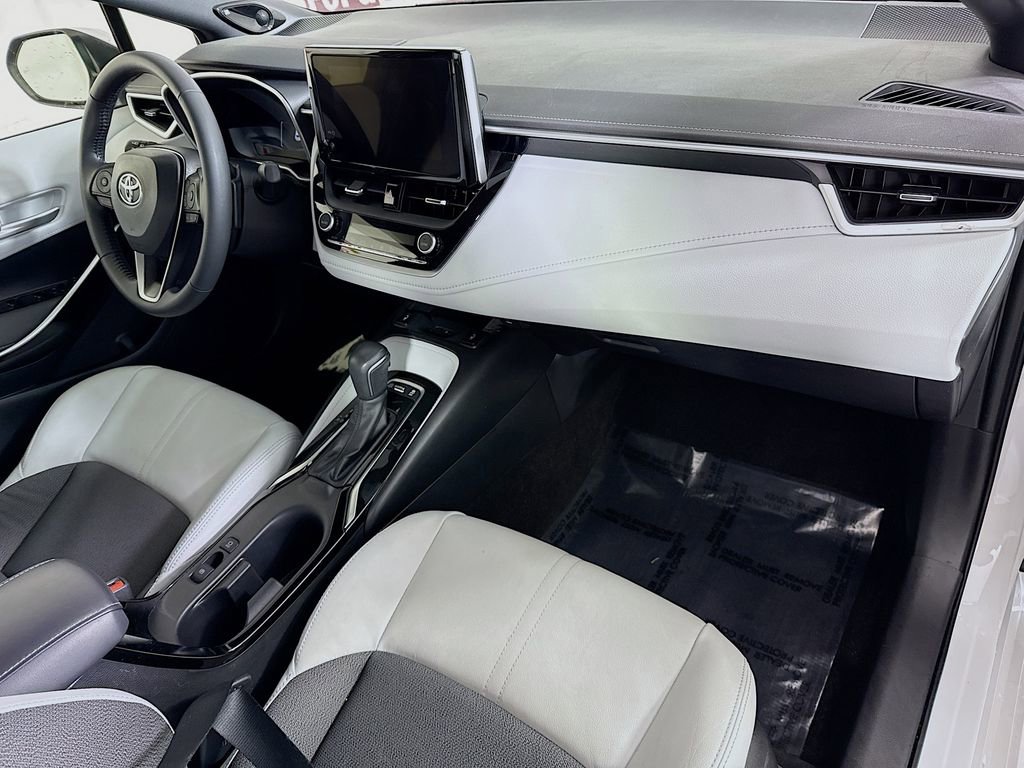 Certified 2025 Toyota Corolla XSE image 30