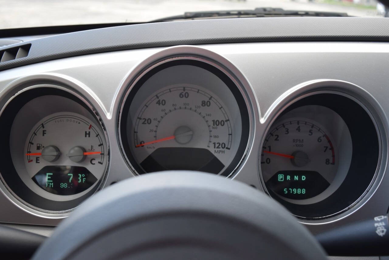 Used 2006 Chrysler PT Cruiser Touring FWD image 2