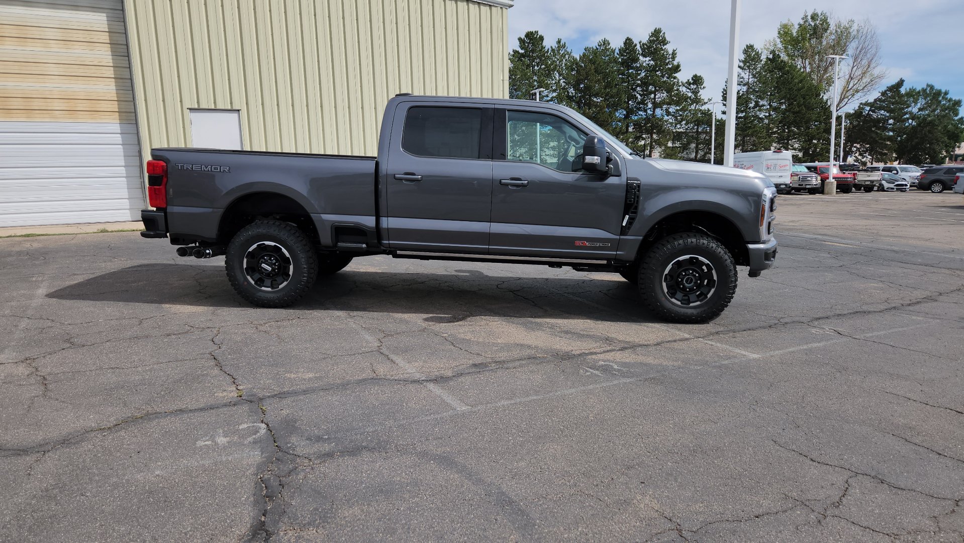 New 2026 Ford F350 Platinum w/ Tremor Off-Road Package AWD/4WD image 8