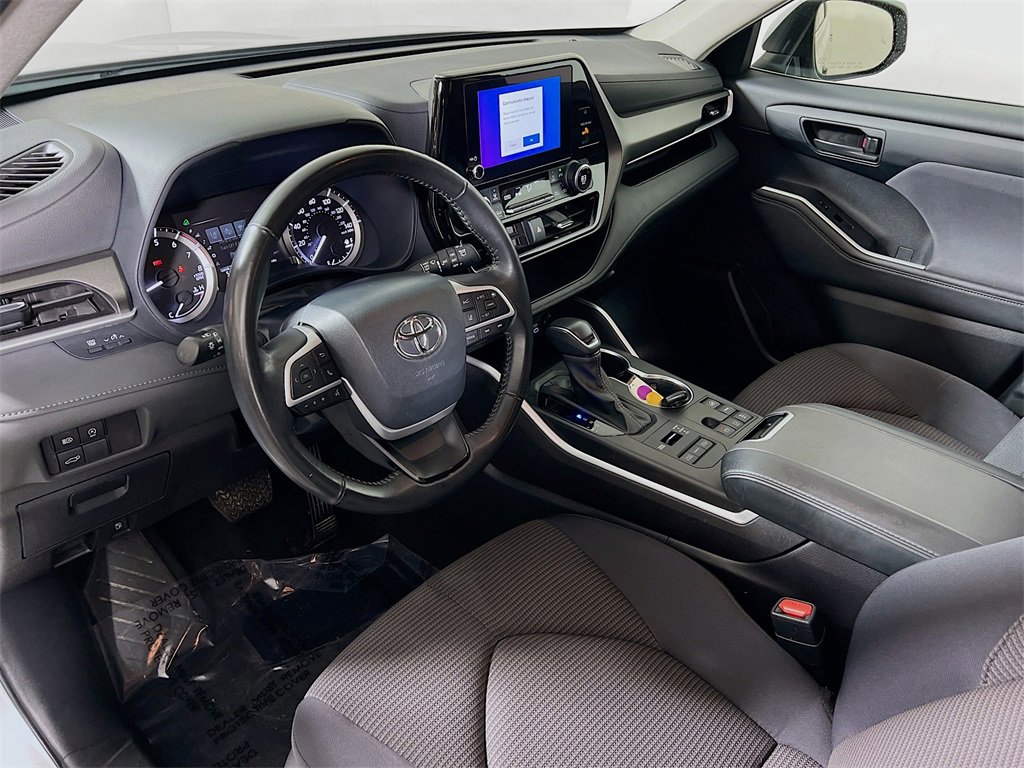 Certified 2024 Toyota Highlander LE image 10