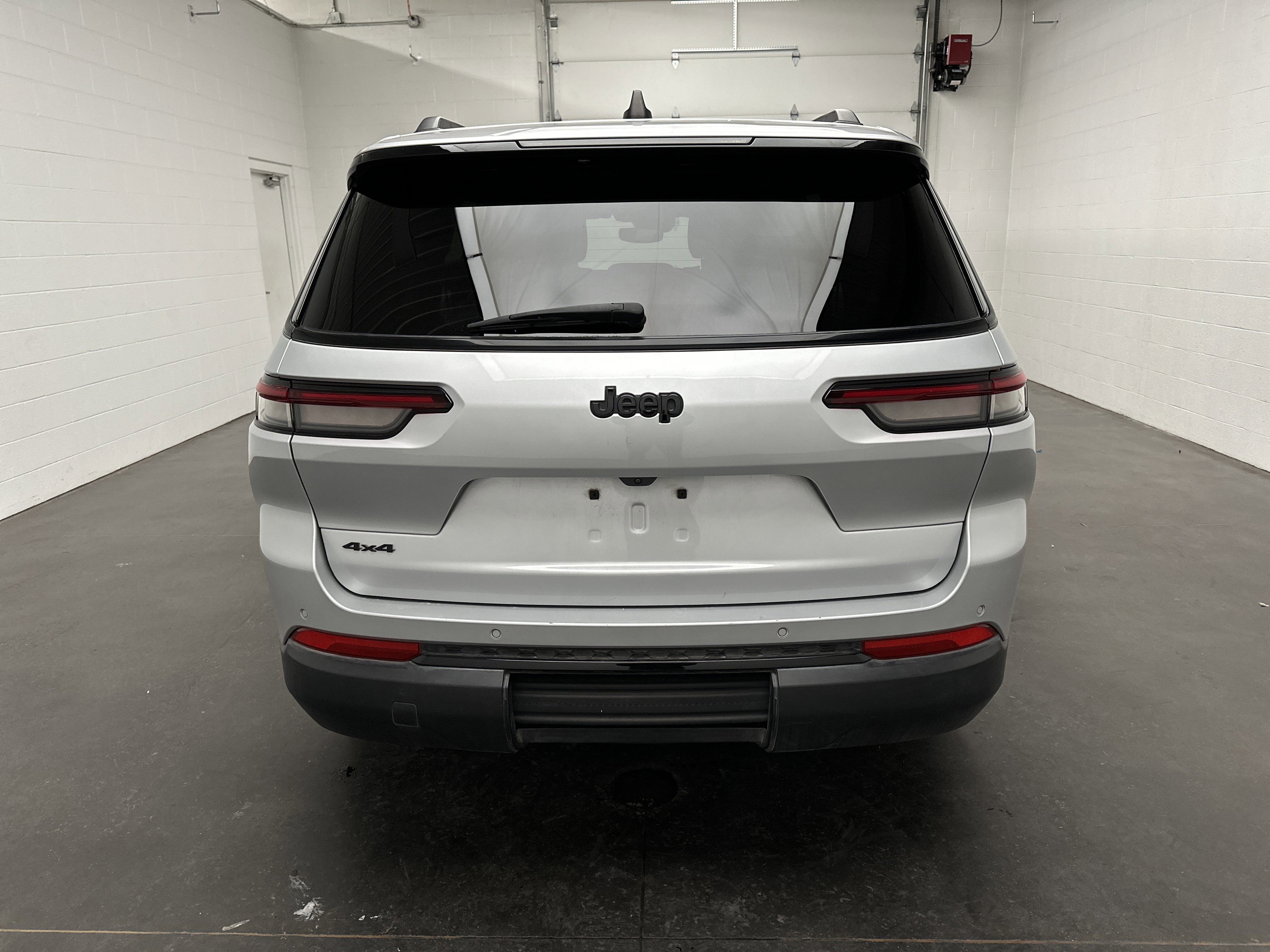 Used 2024 Jeep Grand Cherokee L Laredo image 8