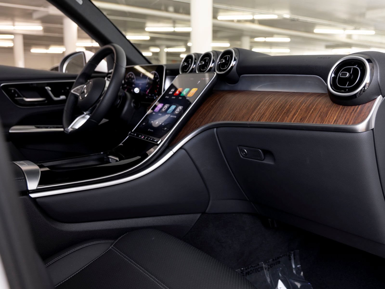 Certified 2026 Mercedes-Benz GLC 300 image 28