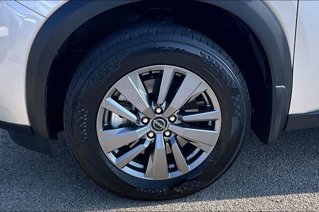 Certified 2025 Nissan Pathfinder SV image 29