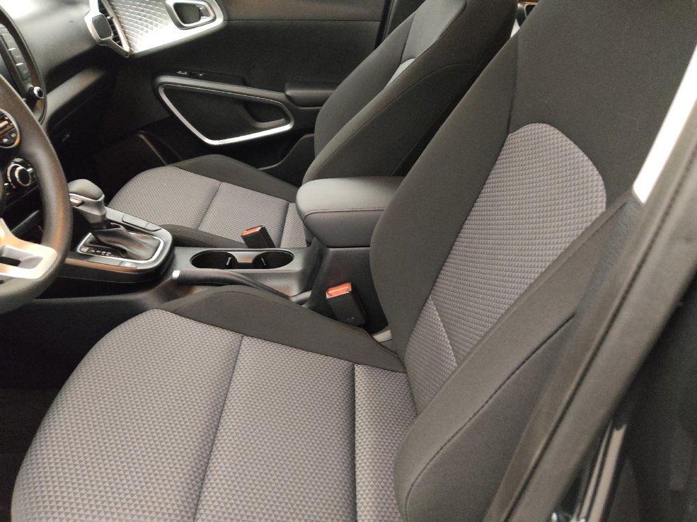 Used 2025 Kia Soul LX w/ LX Technology Package FWD image 17