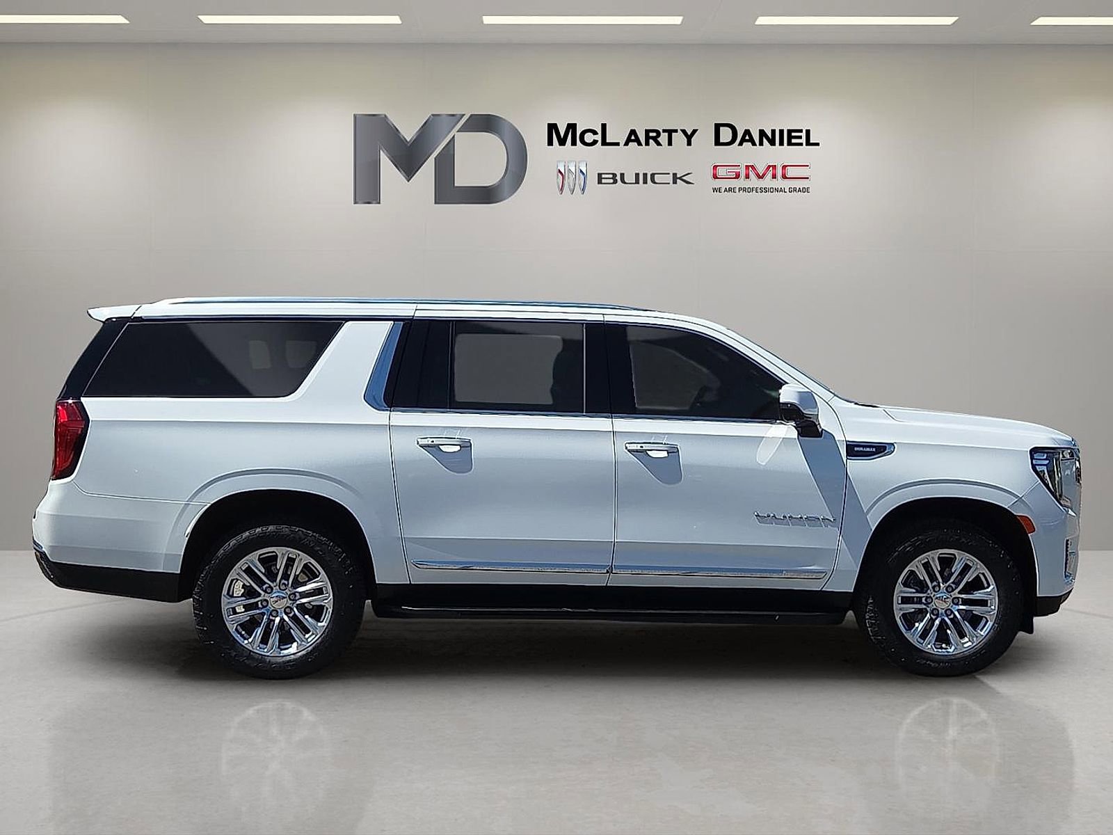 Certified 2022 GMC Yukon XL SLT w/ SLT Premium Package image 6