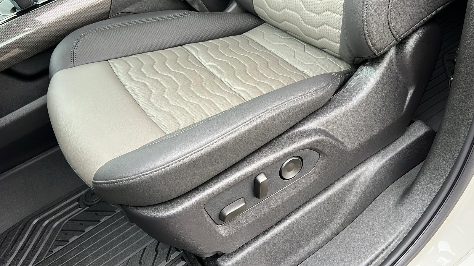 New 2026 Chevrolet Silverado 1500 ZR2 image 21