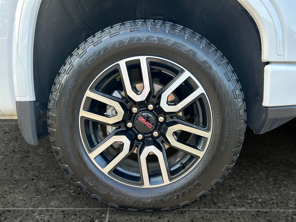 Used 2025 GMC Sierra 1500 AT4 w/ AT4 Premium Package AWD/4WD image 10