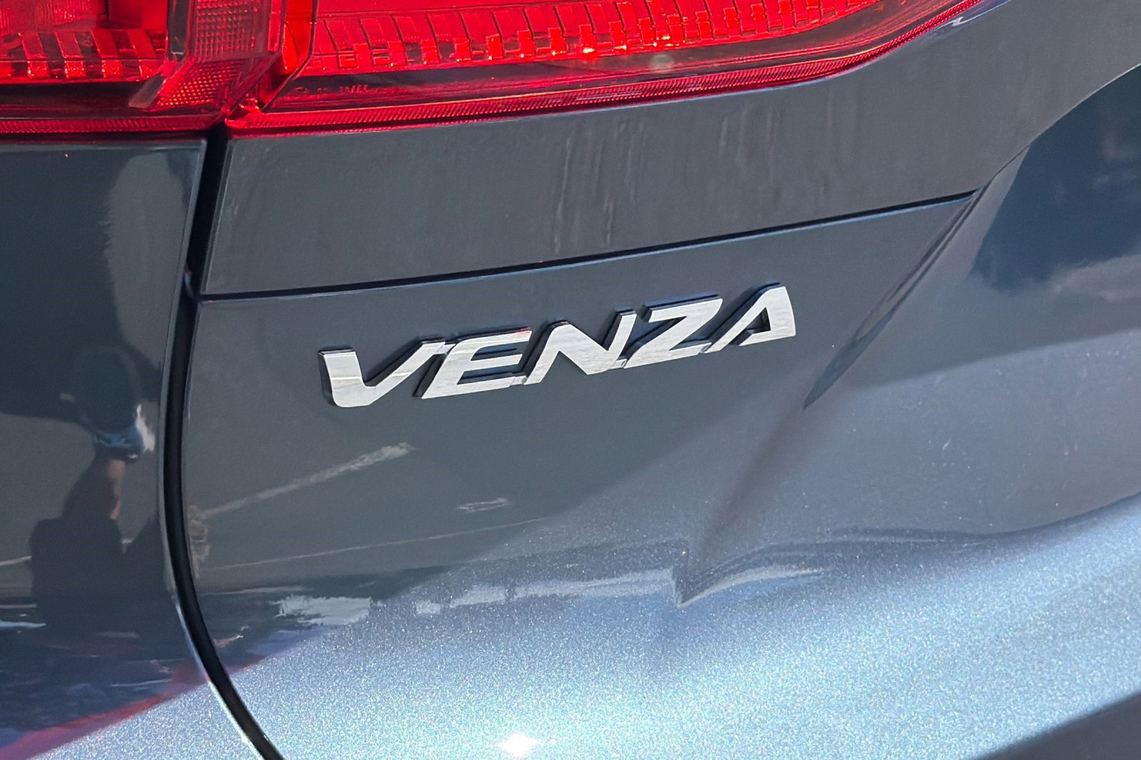 Used 2023 Toyota Venza LE AWD/4WD image 37