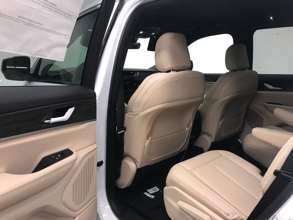 New 2025 Jeep Grand Cherokee L Limited image 30