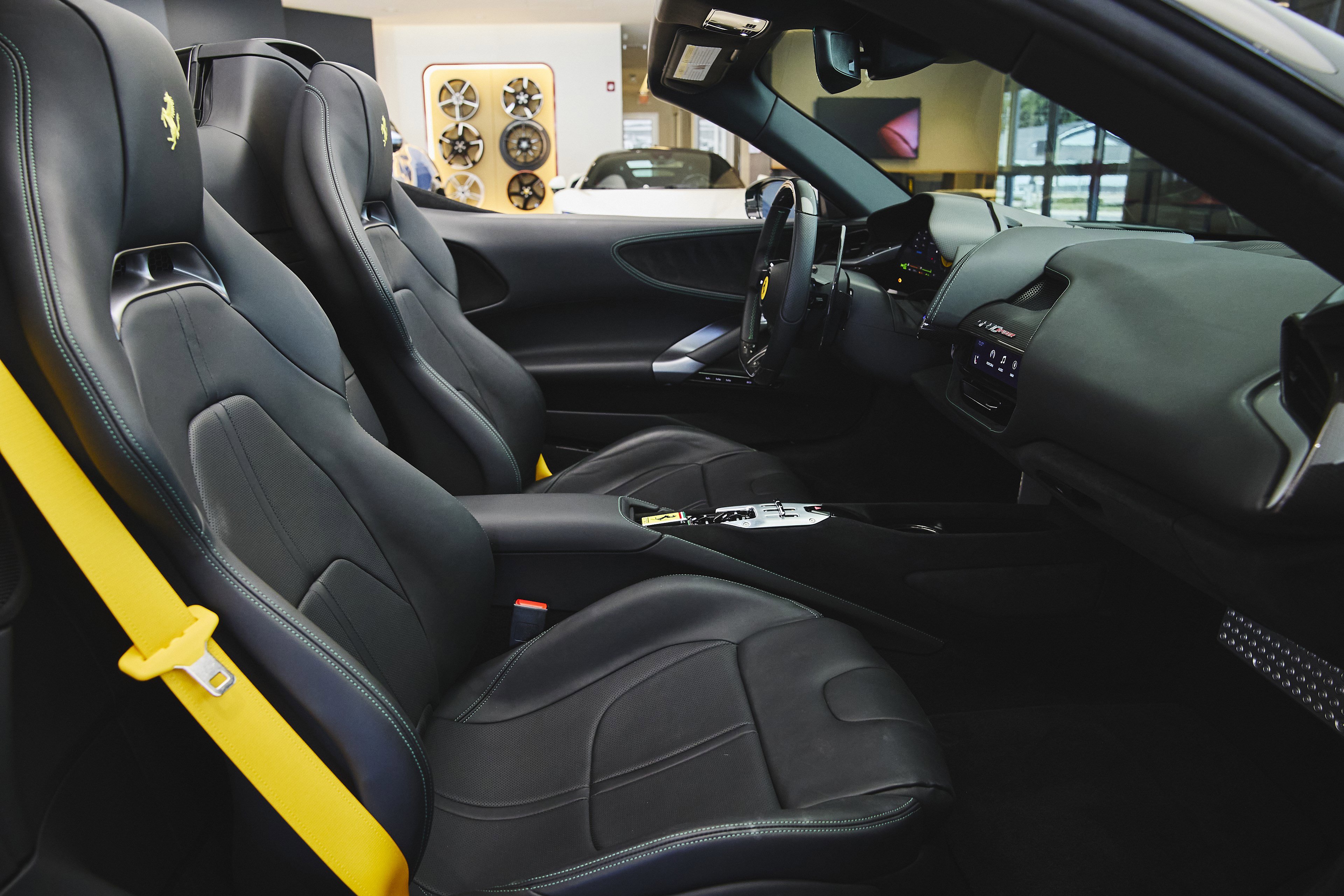 Used 2024 Ferrari SF90 Spider image 33