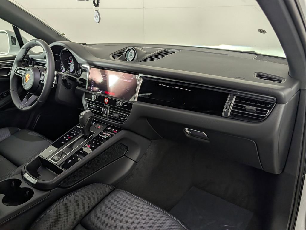 New 2026 Porsche Macan AWD/4WD image 19