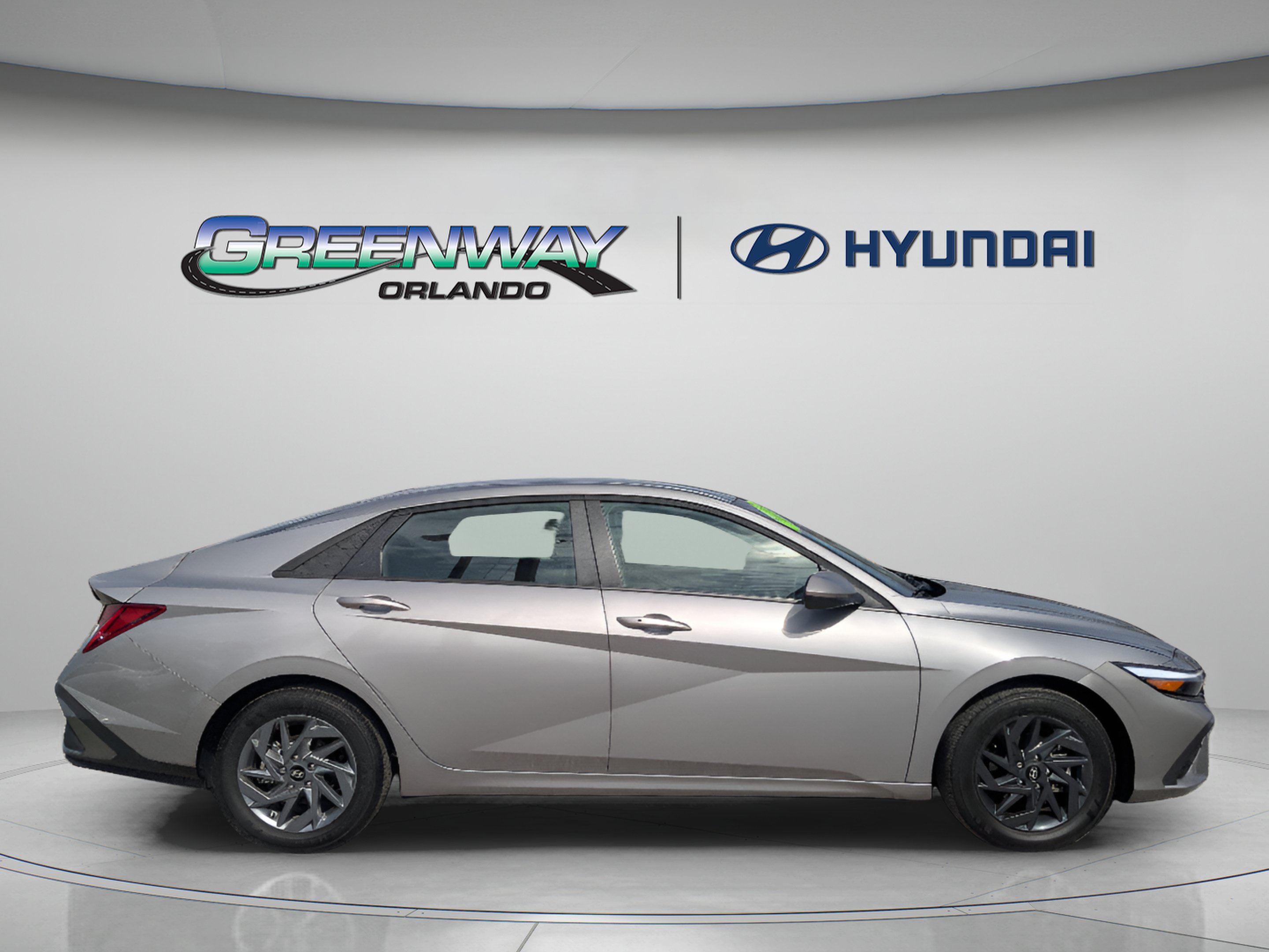 Used 2025 Hyundai Elantra Hybrid FWD image 9