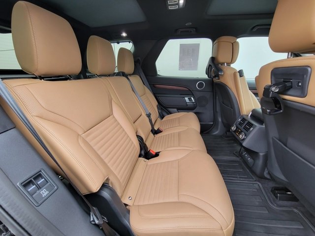 Used 2024 Land Rover Discovery Dynamic SE image 23