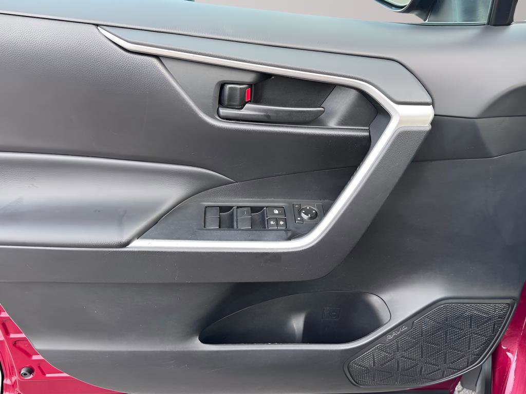 Used 2020 Toyota RAV4 LE image 25