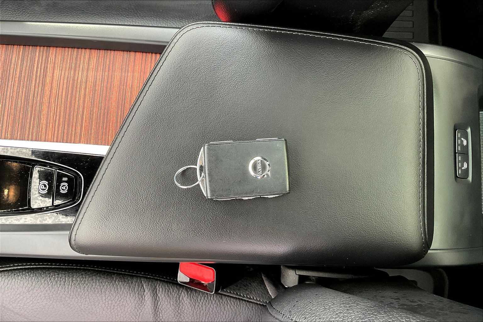 Used 2023 Volvo XC60 B5 Plus w/ Climate Package image 14