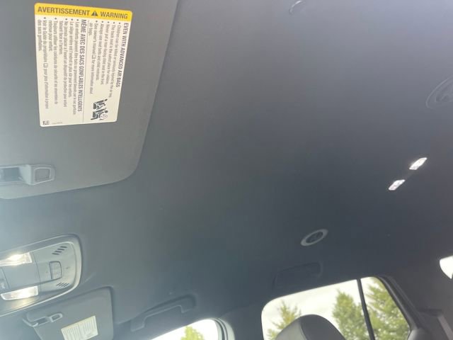 Used 2023 Chevrolet Traverse LT image 23