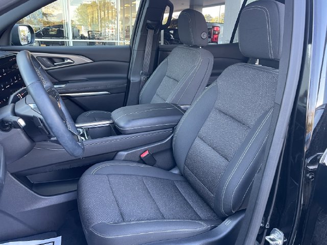Used 2025 Chevrolet Traverse LT w/ Driver Confidence Package FWD image 9