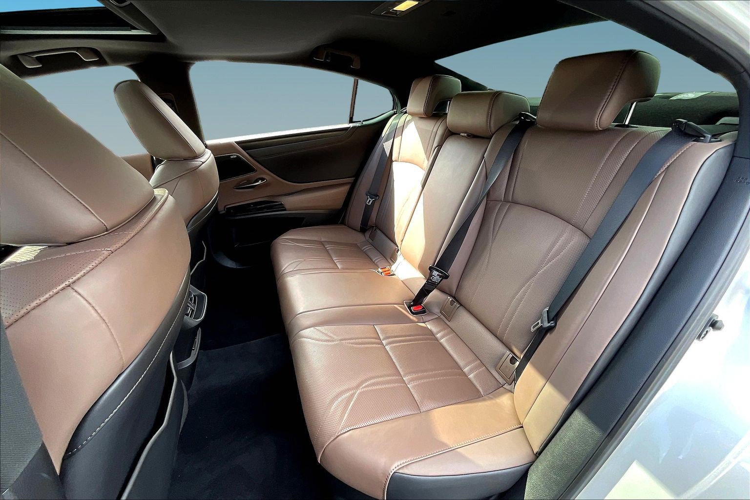 Used 2022 Lexus ES 300h w/ Accessory Package FWD image 21
