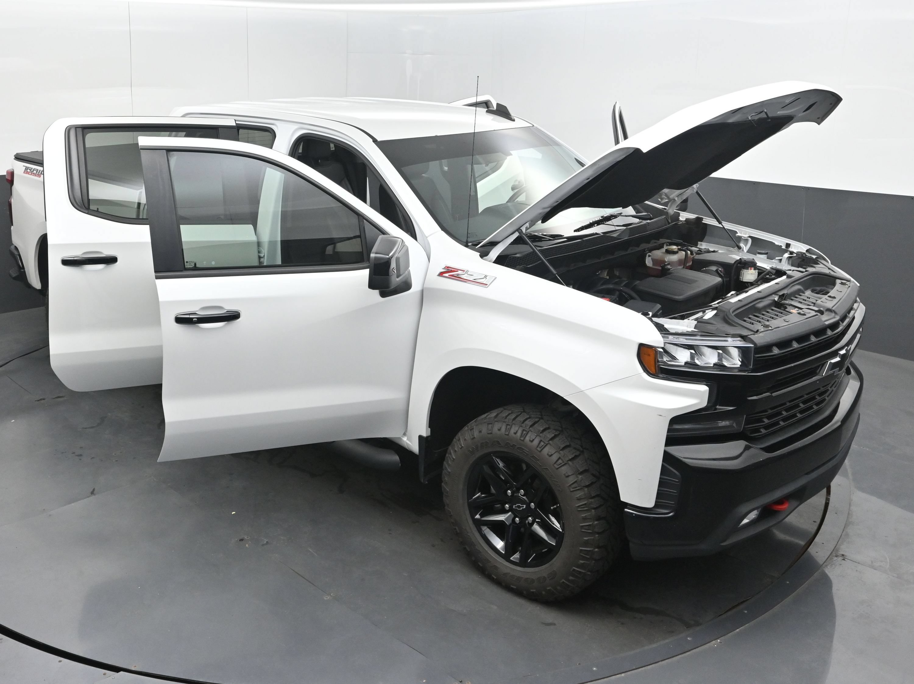 Used 2020 Chevrolet Silverado 1500 LT Trail Boss AWD/4WD image 39
