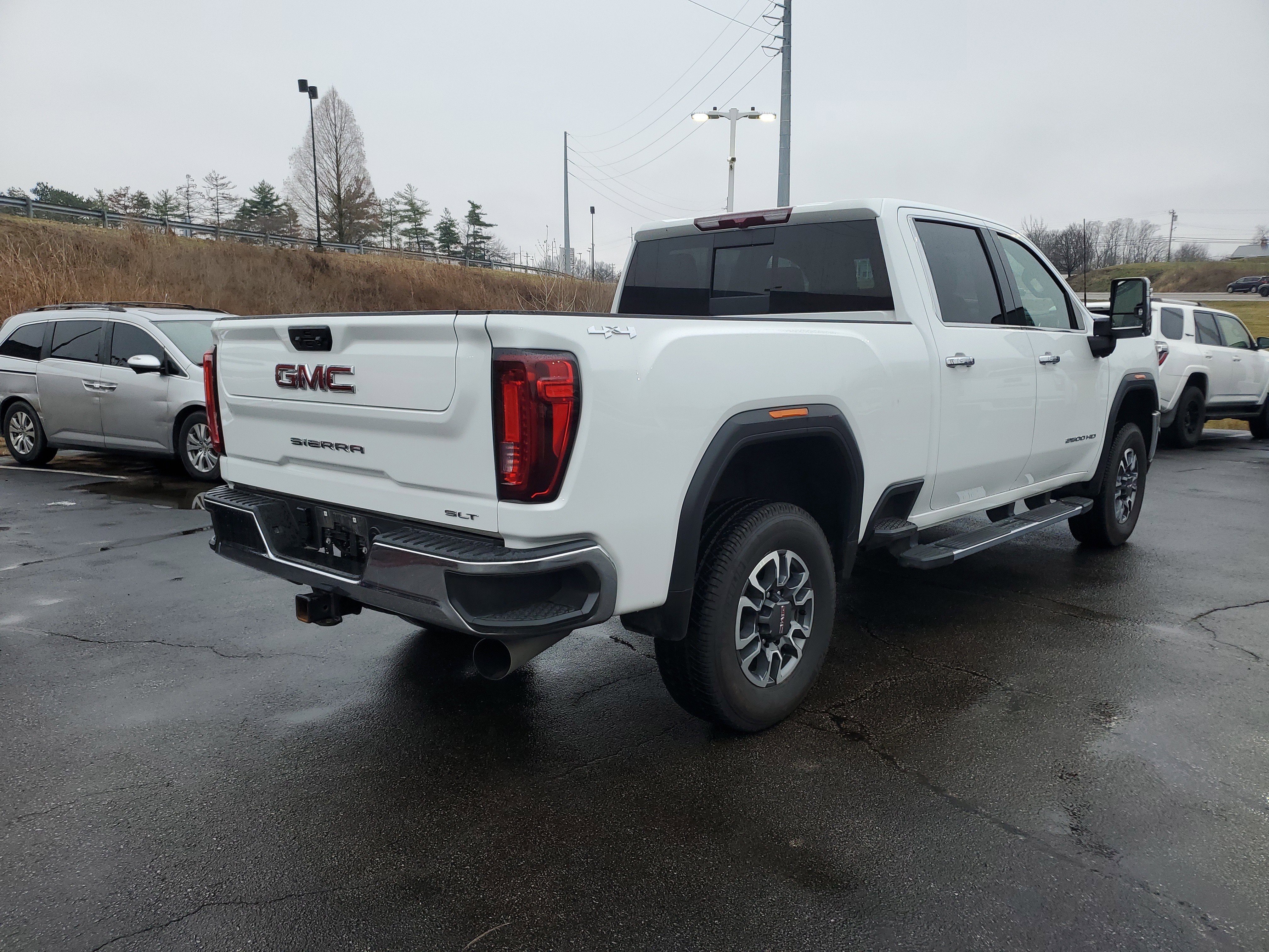 Used 2021 GMC Sierra 2500 SLT w/ SLT Convenience Package image 4