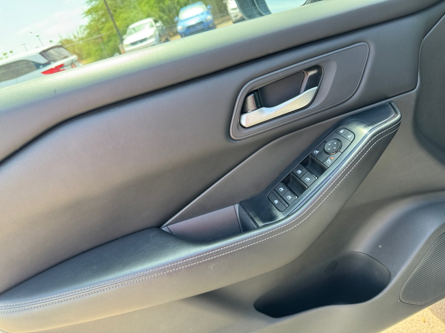 Used 2024 Nissan Rogue SV FWD image 11