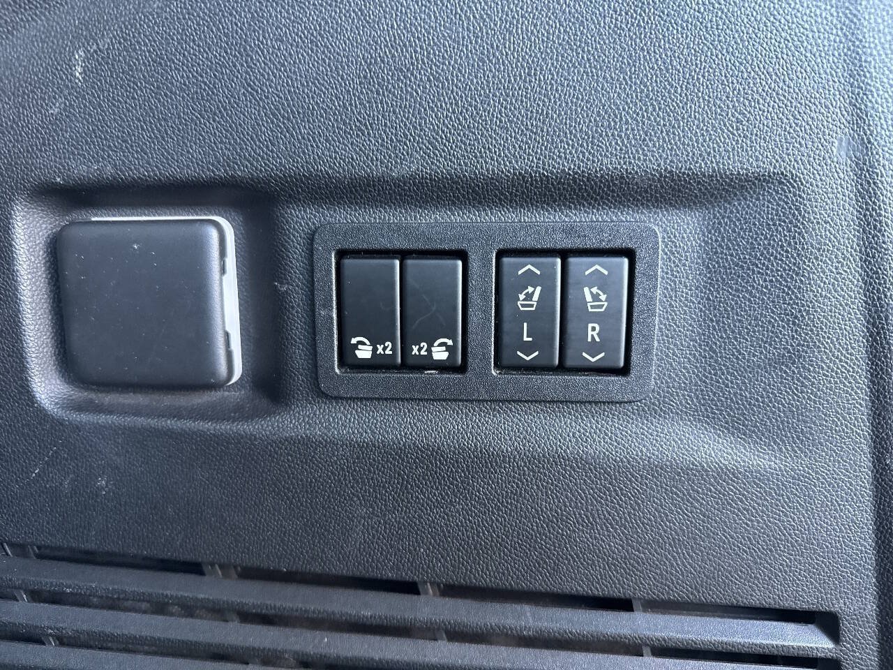 Used 2021 GMC Yukon Denali AWD/4WD image 8