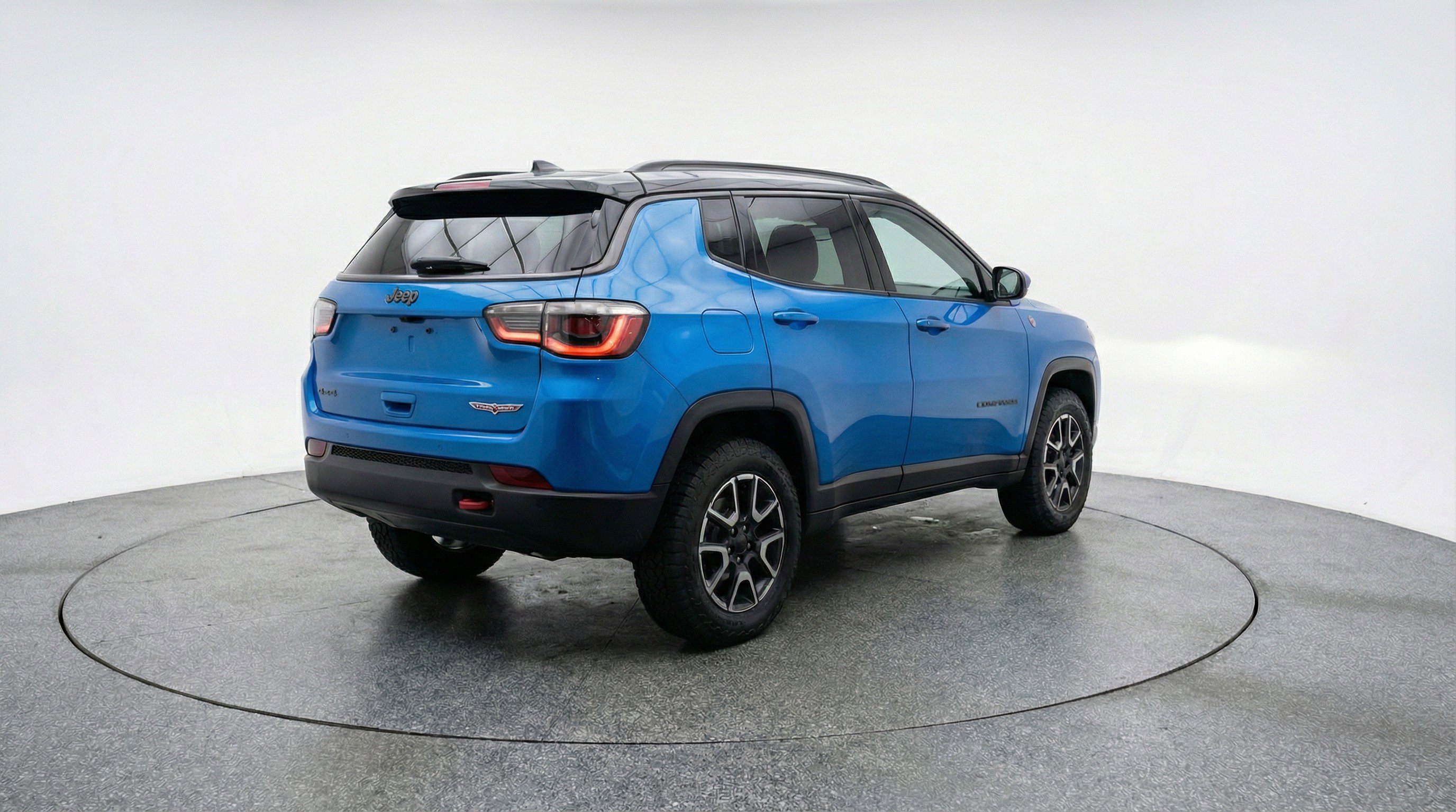 Used 2025 Jeep Compass Trailhawk AWD/4WD image 9