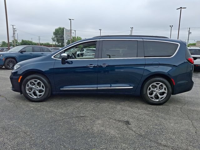 Certified 2022 Chrysler Pacifica Limited w/ Uconnect Theater Family Group AWD/4WD image 6
