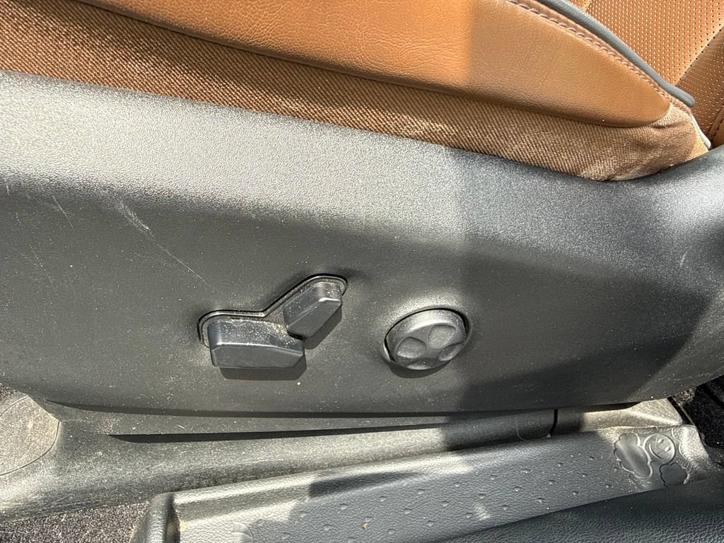 Used 2019 Chrysler Pacifica Limited w/ Advanced Safetytec Group FWD image 24