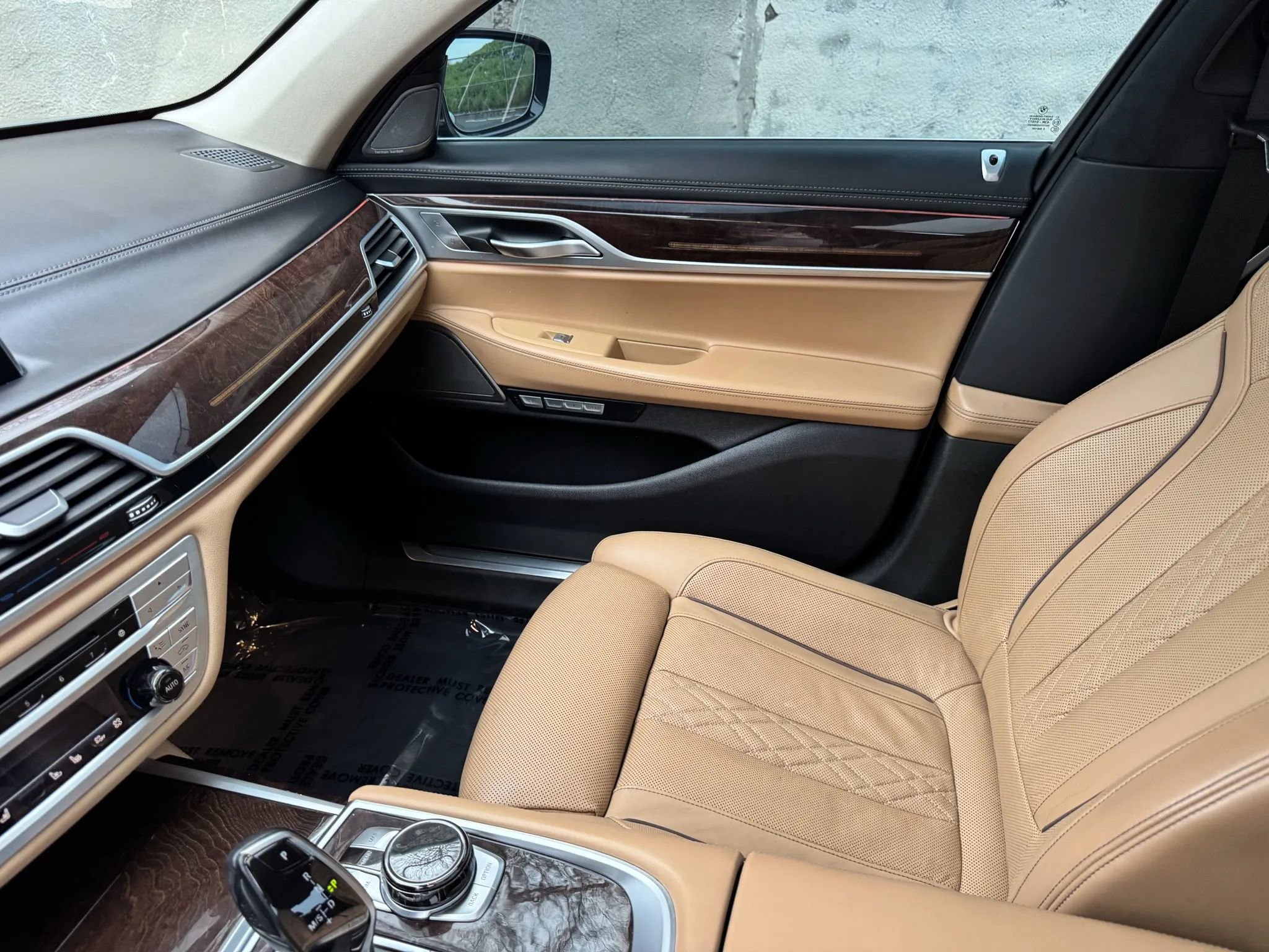 Used 2016 BMW 750i xDrive image 21