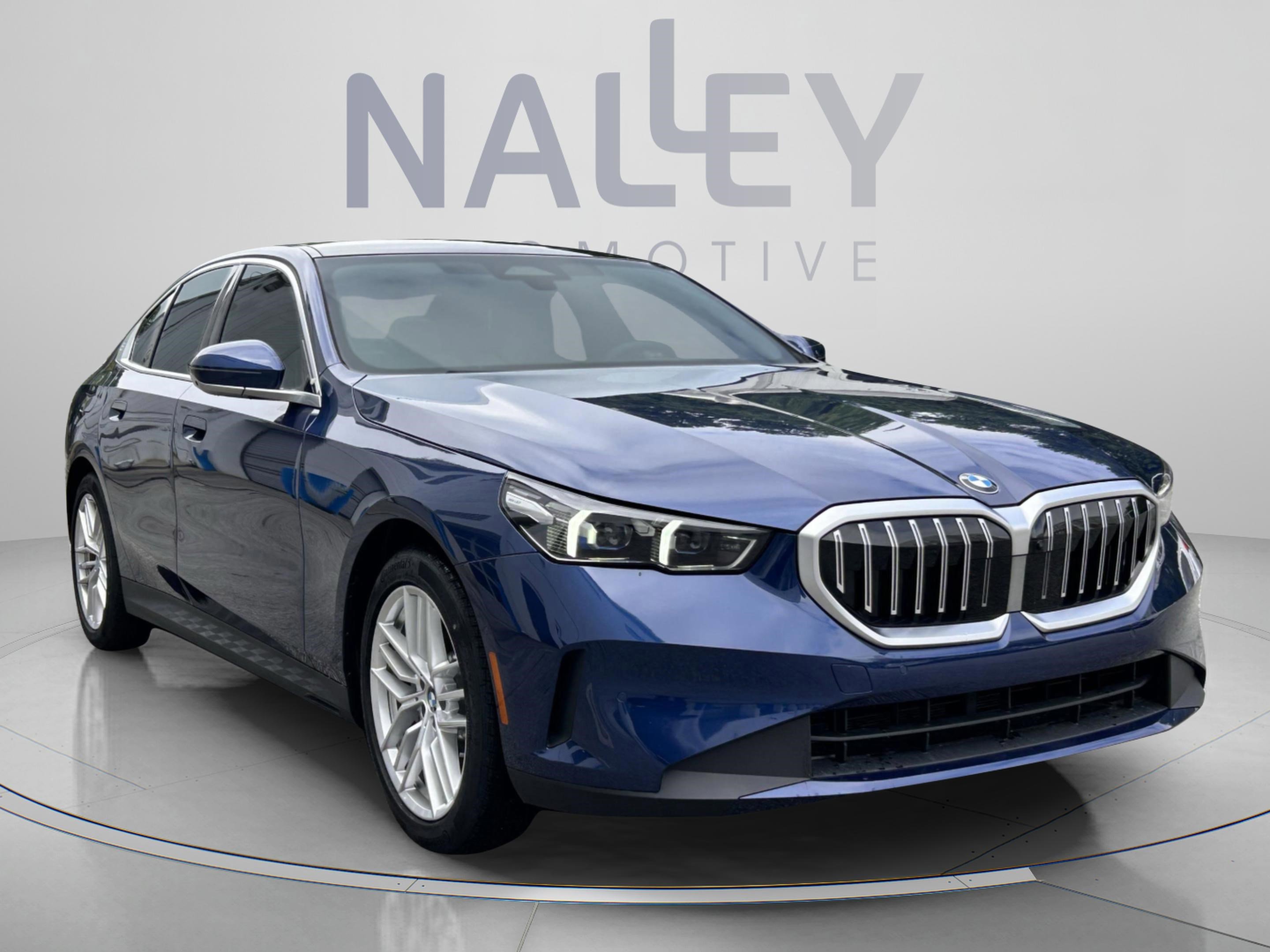 Used 2025 BMW 530i xDrive w/ Premium Package AWD/4WD image 6