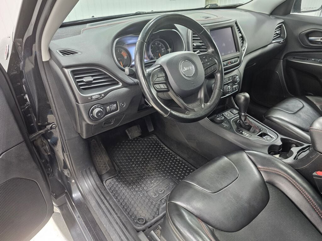 Used 2021 Jeep Cherokee Trailhawk w/ Sun, Sound & Nav Group AWD/4WD image 26
