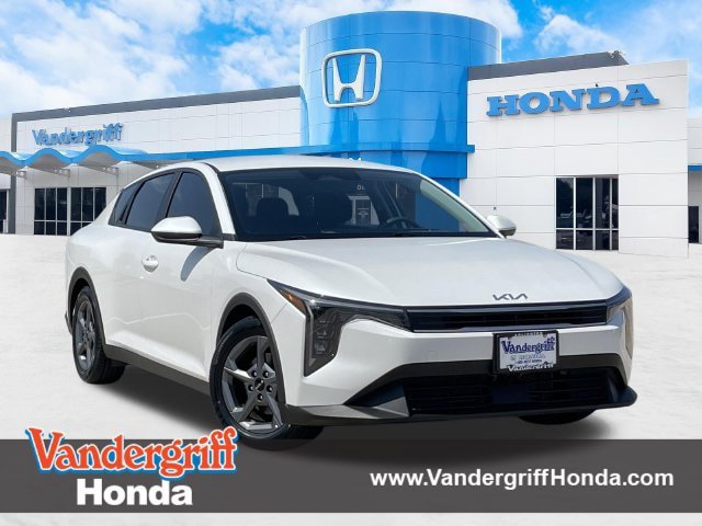 Used 2025 Kia K4 FWD image 1