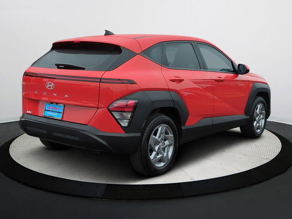 Certified 2025 Hyundai Kona SE image 4