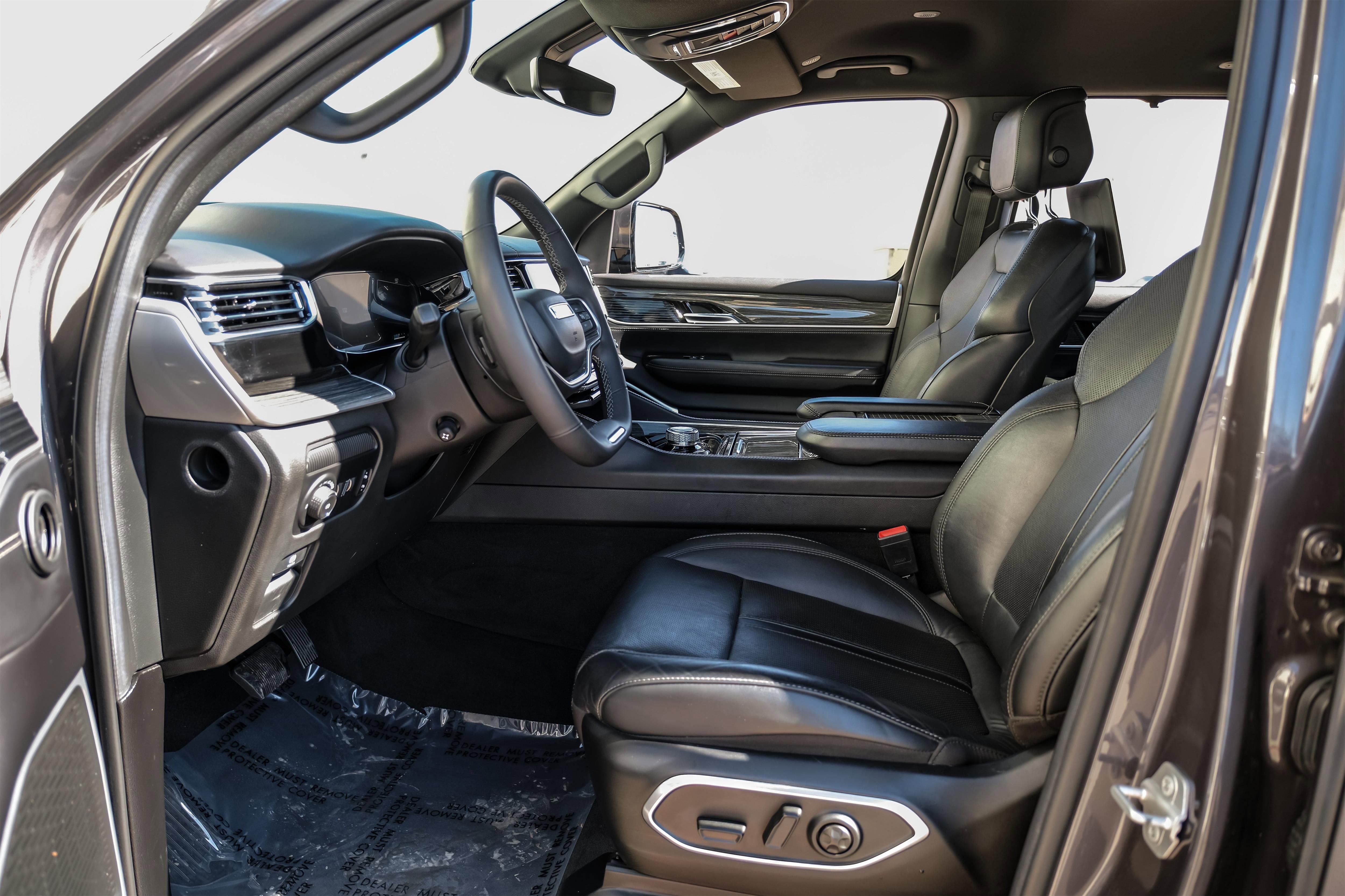 Used 2022 Jeep Wagoneer Series III w/ Convenience Group I image 3