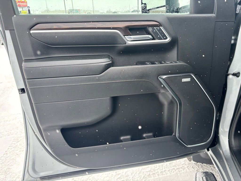 Used 2024 GMC Sierra 2500 SLT w/ SLT Premium Package image 10