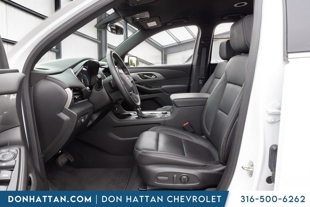 Used 2023 Chevrolet Traverse LT FWD image 3