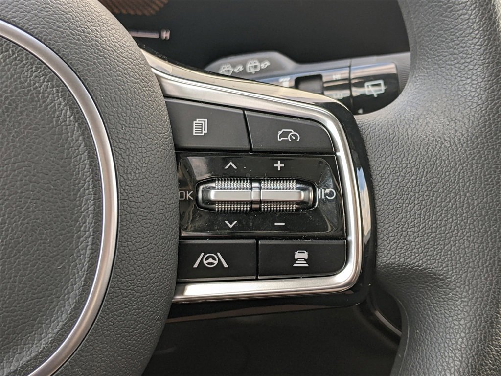 Certified 2025 Kia Sorento LX image 19