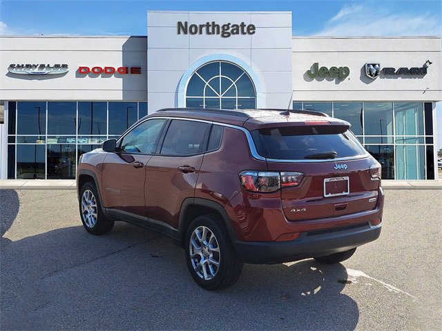 Used 2022 Jeep Compass Latitude image 3