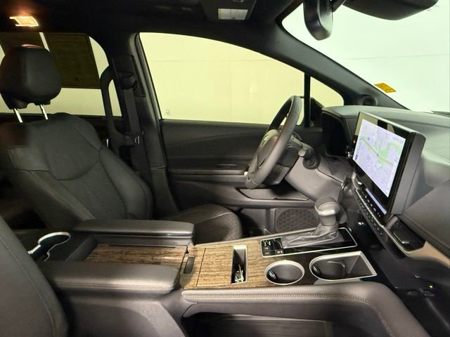 Used 2025 Toyota Sienna Platinum image 57