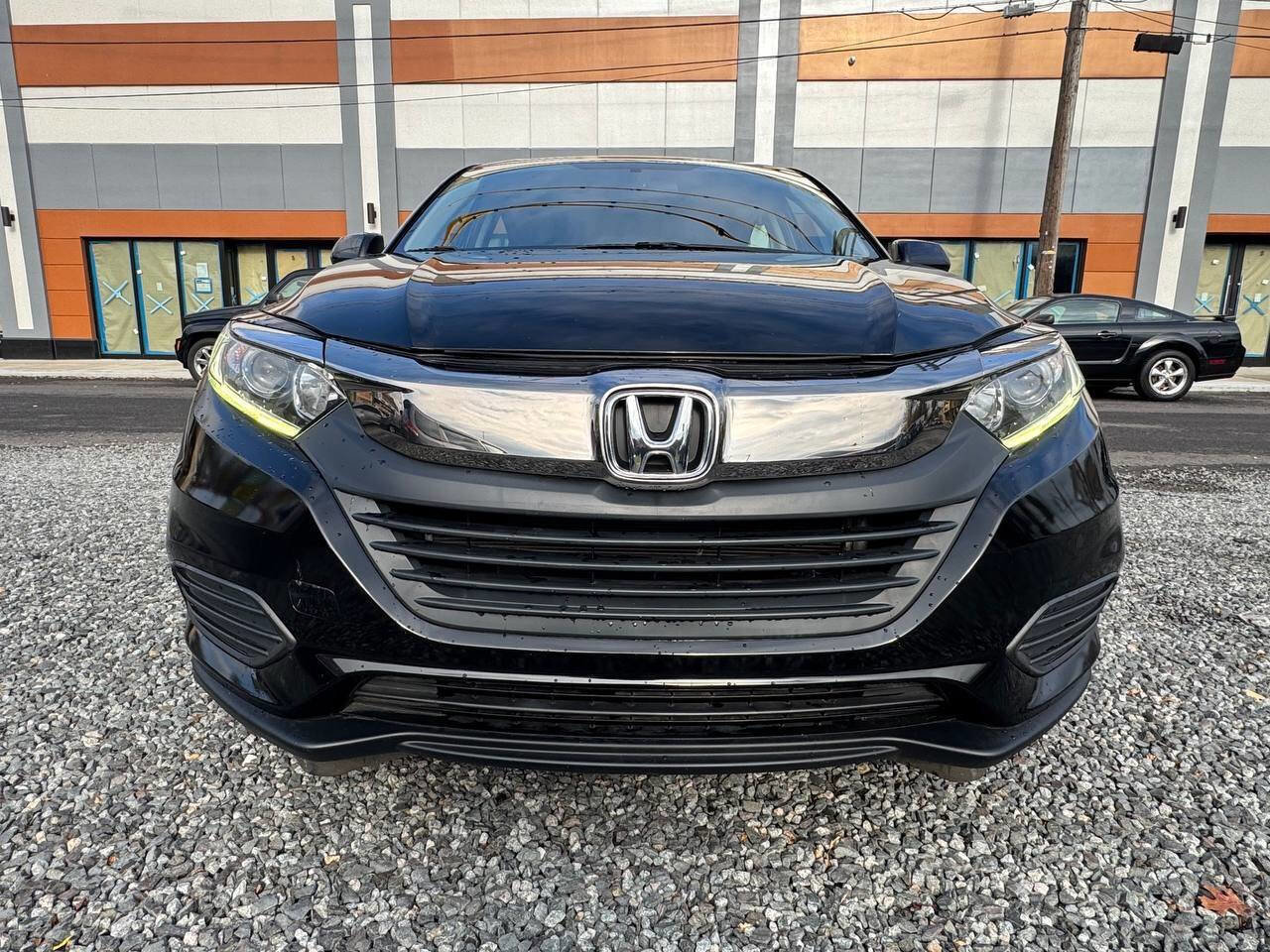 Used 2019 Honda HR-V LX image 2