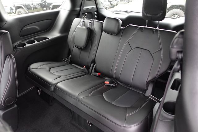 New 2026 Chrysler Pacifica Select image 21