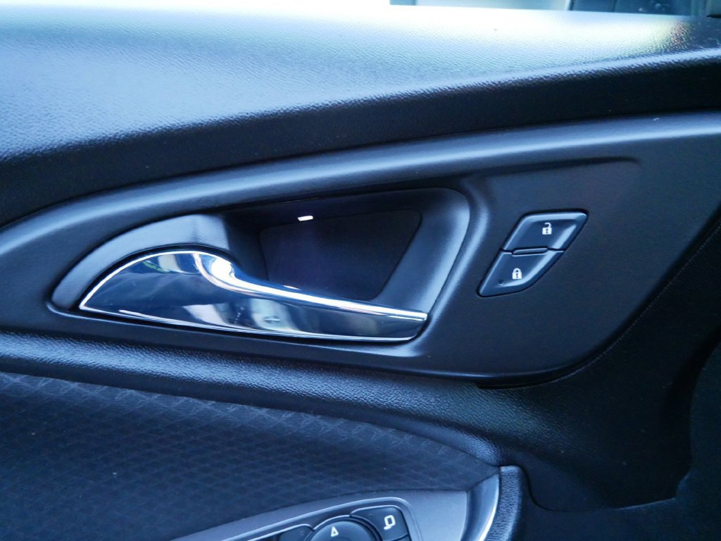 Used 2016 Chevrolet Malibu LT FWD image 14