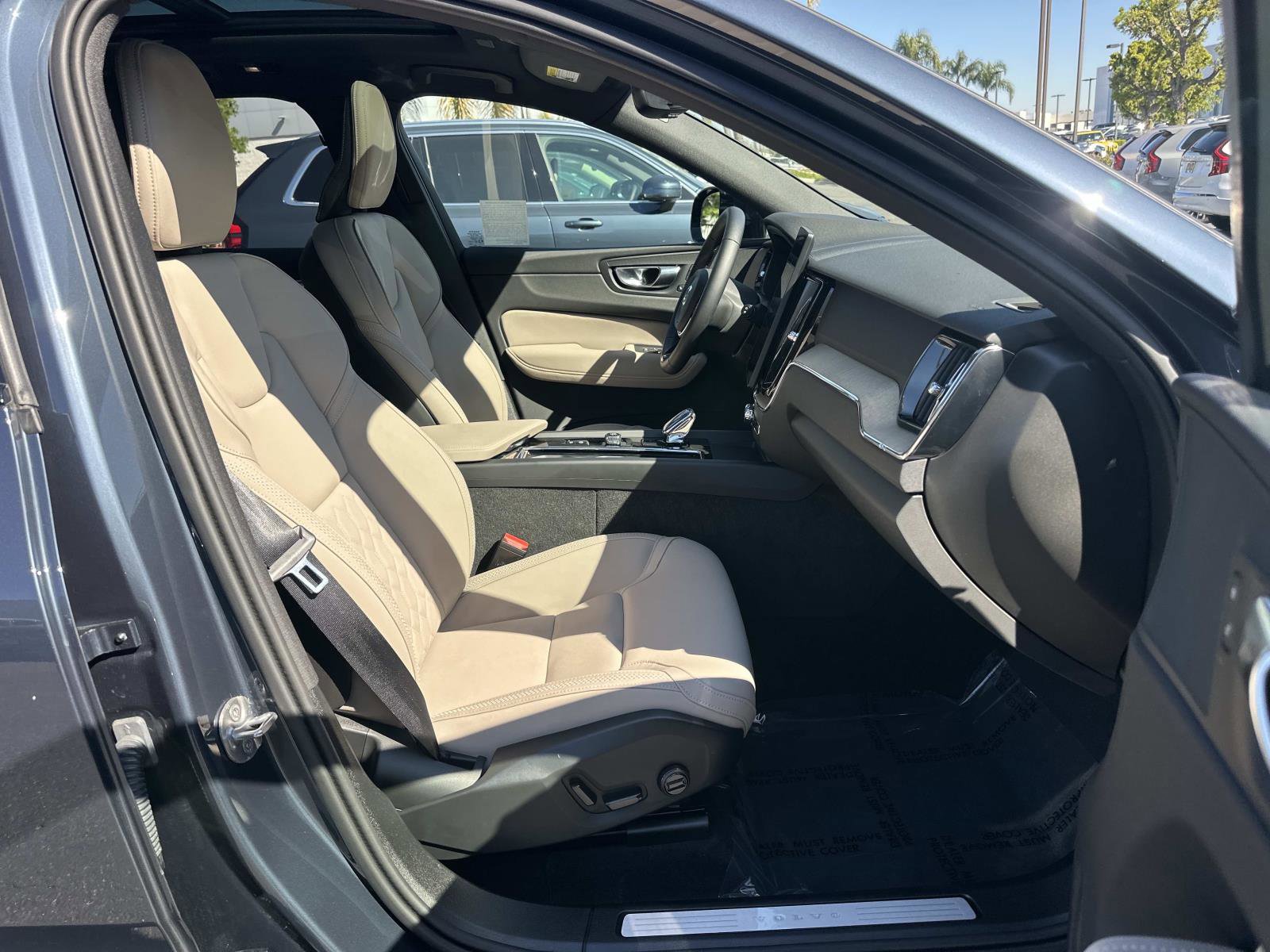 Certified 2026 Volvo XC60 B5 Plus w/ Protection Package Premier image 25