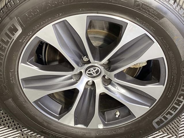 Used 2024 Toyota Highlander XLE AWD/4WD image 29
