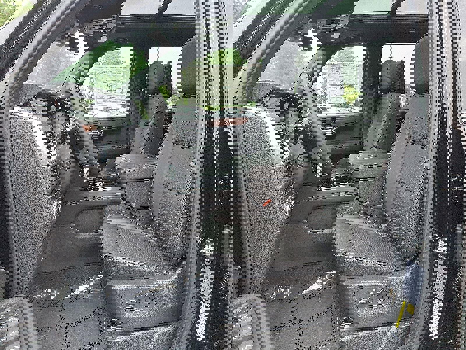 New 2025 GMC Yukon XL Denali w/ Denali Reserve Package image 7